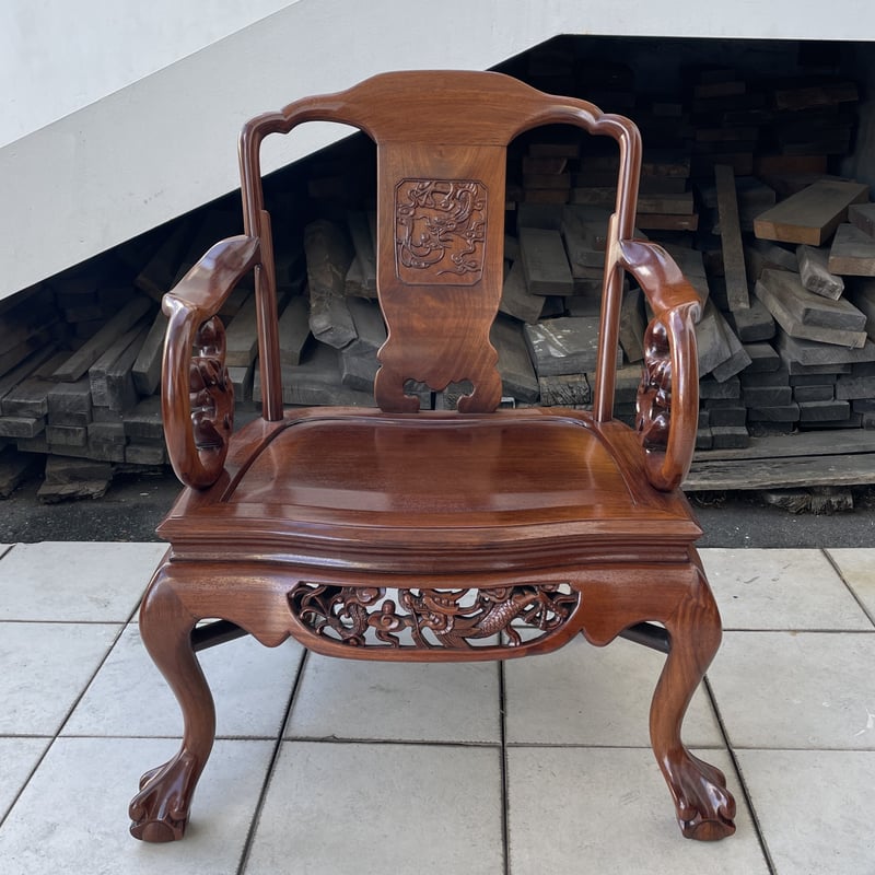 唐木家具 時代物 菊紋様飾り 木製アームチェア 2452-1,2 唐木家具 / アームチェア | 家具の富士