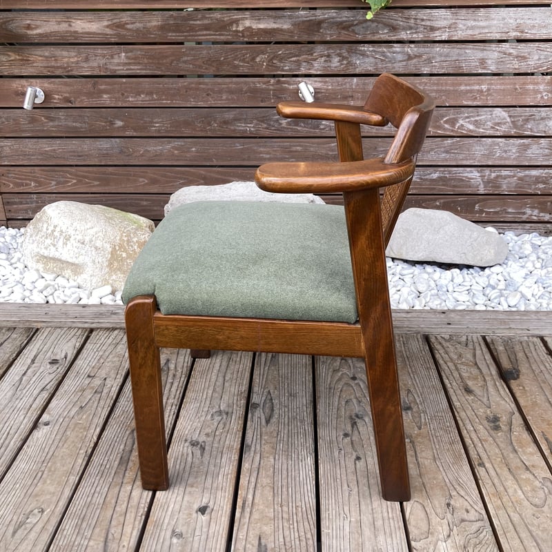 マルニ アンティーク アーム付き ダイニングチェア ②