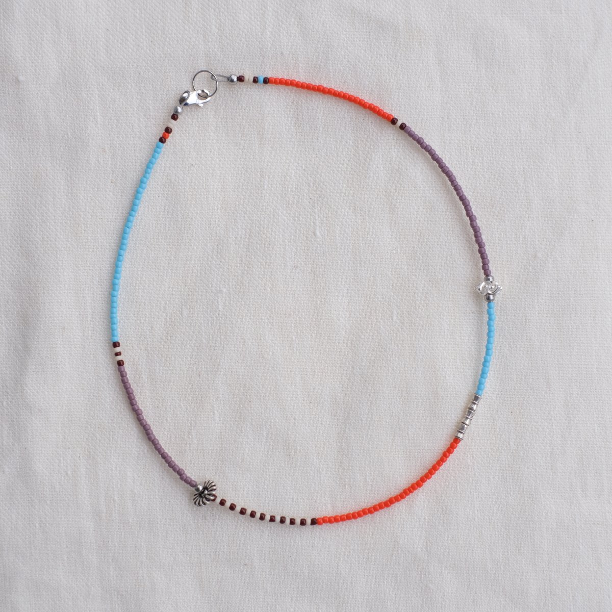 カラフルビーズの編みチョーカー カラフルビーズとカレンシルバーのチョーカー | mybracelet ONLINE STORE