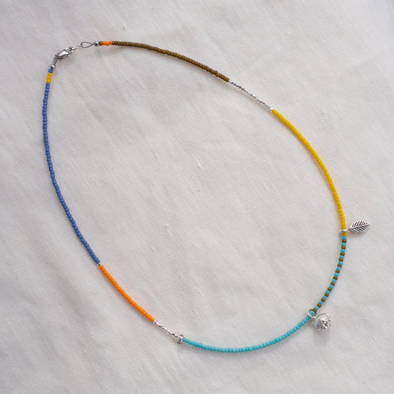 カラフルビーズとカレンシルバーのネックレス plant | mybracelet