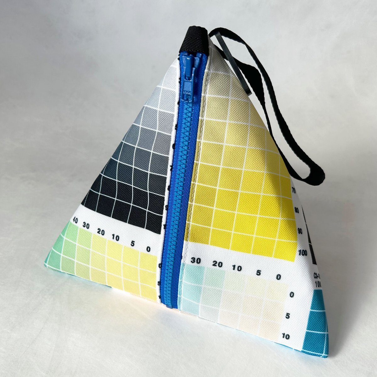 カラーチャートで作ったサンカクポーチ（S-D） | HappyFabric