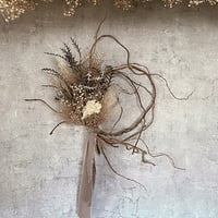 【柳の壁飾り】ラナンキュラスとグレビレアと