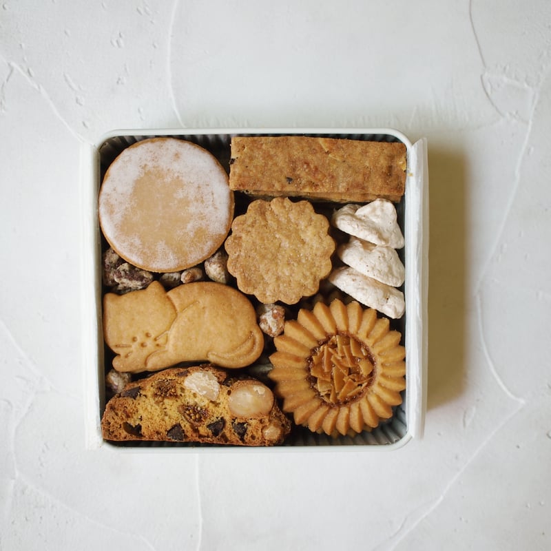 ピオフィオーレの晩鐘 ピオフィ オトパ ニコラ クッキー缶 ○プレミアム缶バッジ ピオフィオーレの晩鐘 ピオフィ クッキー缶 ピオフィオーレの