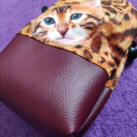猫柄ショルダーバッグ　スマホバッグ　がま口ショルダーバッグ　サイズ調整可能