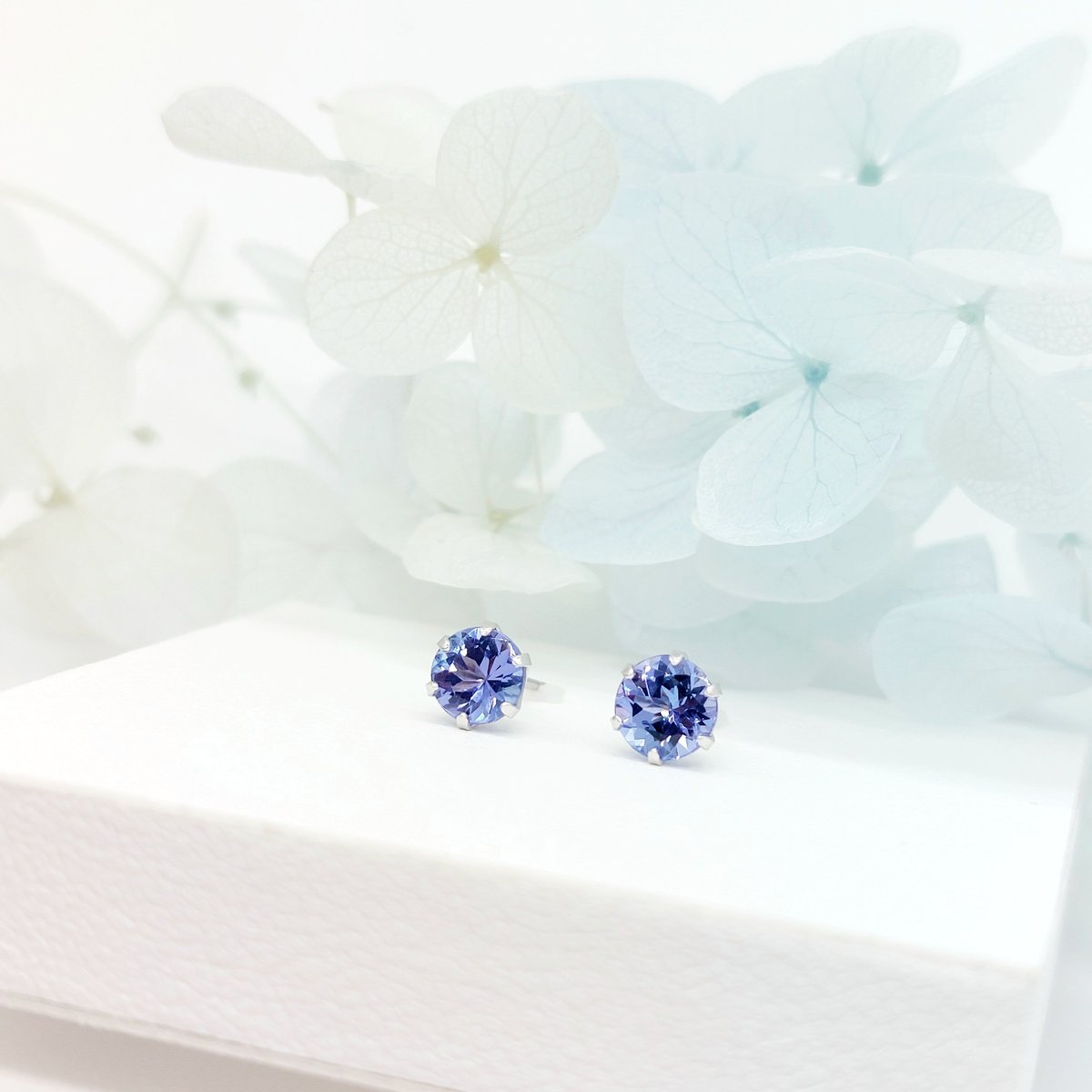 モナカジュエリー　タンザナイトシングルピアス モナカジュエリー タンザナイトシングルピアス （monaka jewerly）