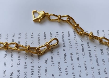 Heart motif necklace