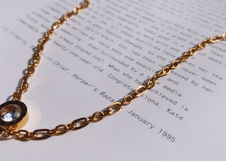uno* long necklace