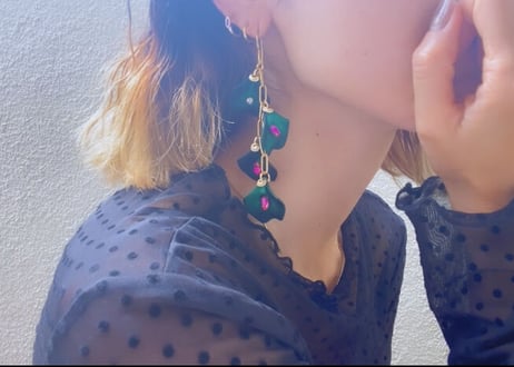 Flower petal pierce