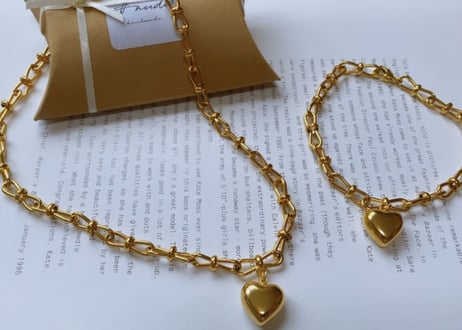 Heart motif bracelet