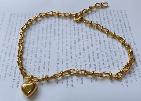 Heart motif necklace