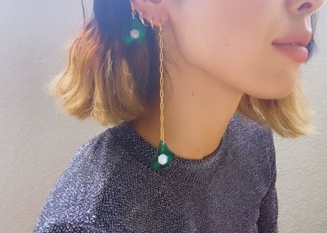 asymmetry flower petal pierce
