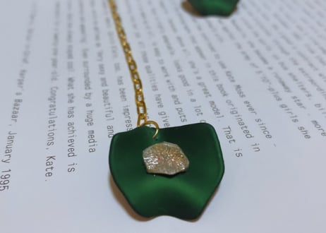 asymmetry flower petal pierce