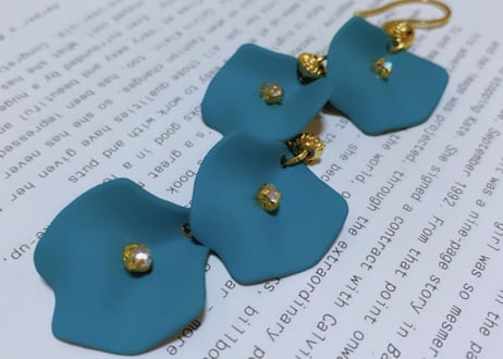 Flower petal pierce Blue