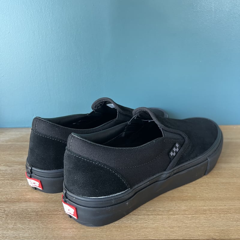 Vans blackout top slip on
