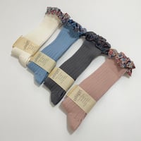 【collegien】Elizabeth/Liberty Ruffle Ribbed Knee-high Socks