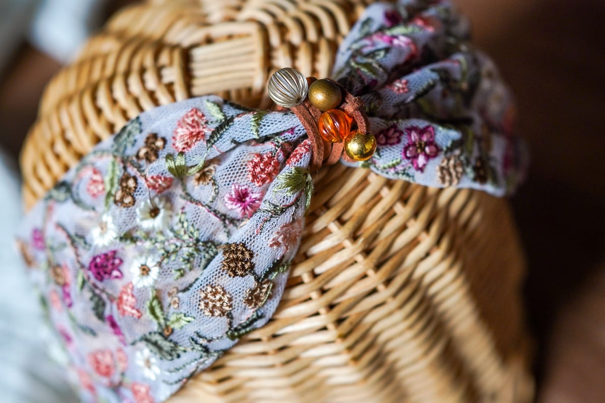 4重リボン　ファー　固定リボンのヘアターバン　ヘアバンド　インド刺繍 インド刺繍リボンのヘアターバン(手染め布・カチューシャ・ヘア