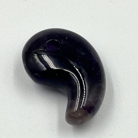 アメジストの勾玉｜天然石｜パワーストーン｜勾玉｜パワーストーンアクセサリー｜一点物｜石の意味｜本物｜霊能者｜