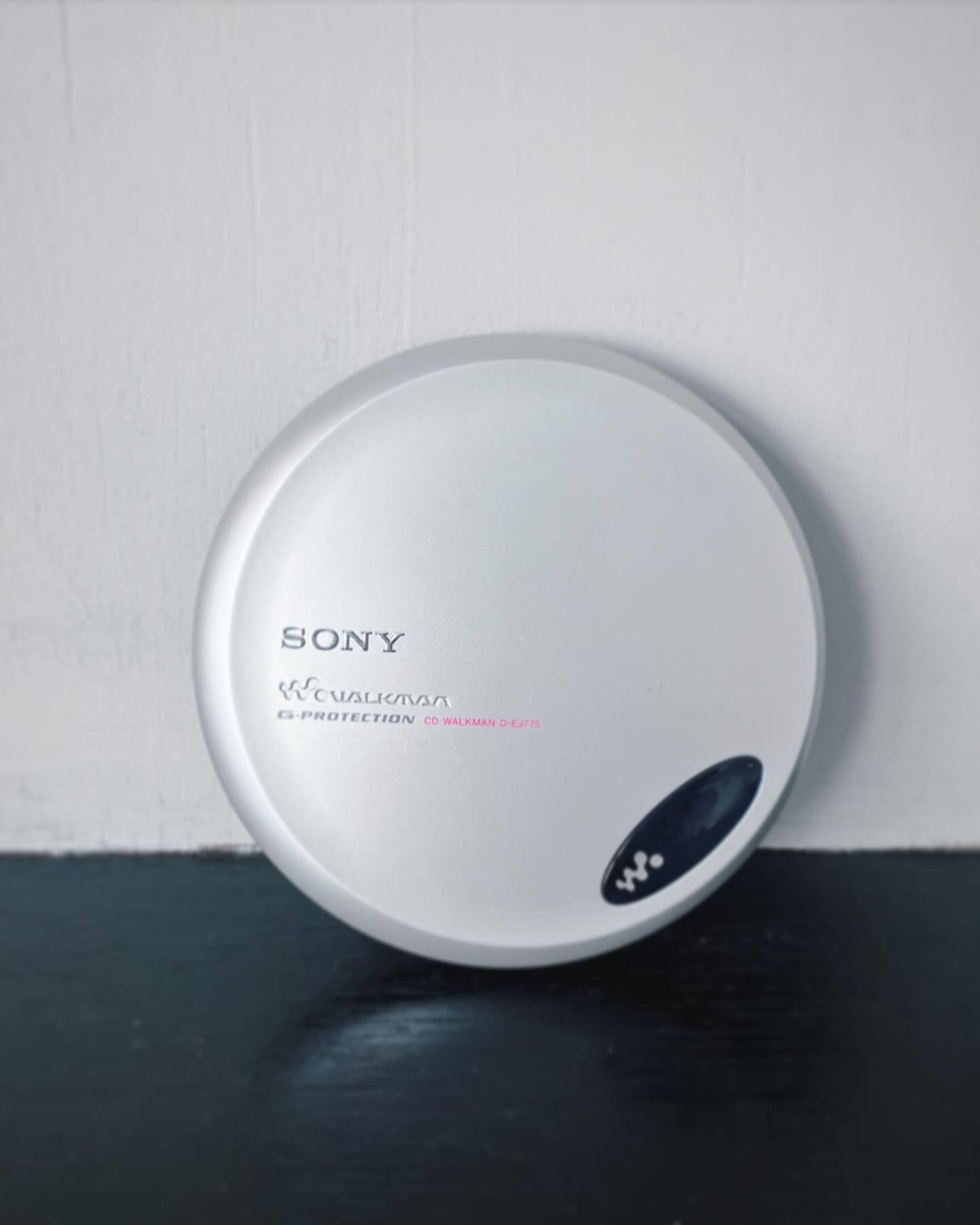 【ジャンク品】SONY CD WALKMAN G-Protection シルバー SONY CD WALKMAN G-PROTECTION - メルカリ