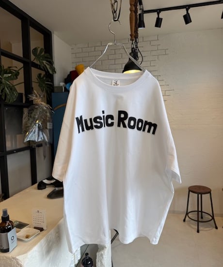 【しゅー撮影時着用のため特別価格】新品の t-shirts『Music🎶』