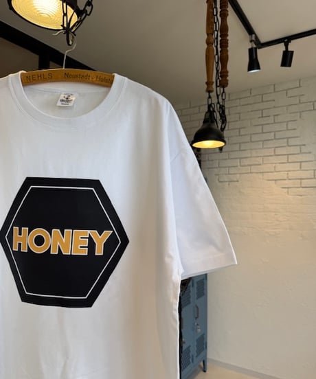 【しゅー撮影時着用のため特別価格】新品の t-shirts『HONEY🍯』Lサイズ