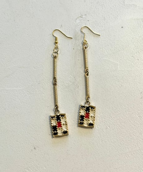 vintage gold design pierce
