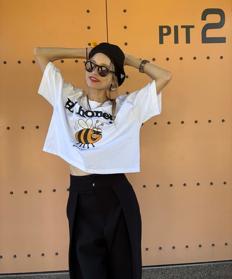 【しゅー撮影時着用のため特別価格】新品の t-shirts『🐝』短丈Lサイズ