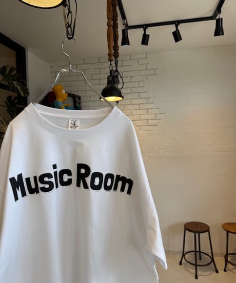【しゅー撮影時着用のため特別価格】新品の t-shirts『Music🎶』