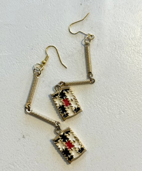 vintage gold design pierce