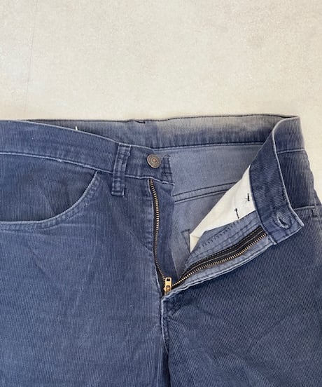 Levisコーデュロイパンツ　チャコールグレイ