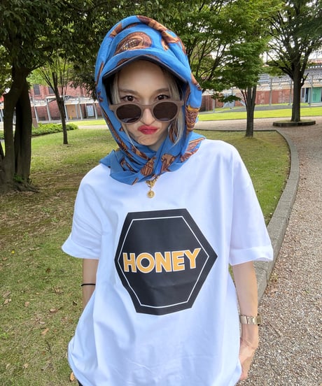【しゅー撮影時着用のため特別価格】新品の t-shirts『HONEY🍯』Lサイズ
