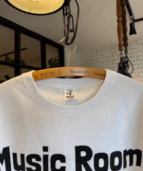 【しゅー撮影時着用のため特別価格】新品の t-shirts『Music🎶』