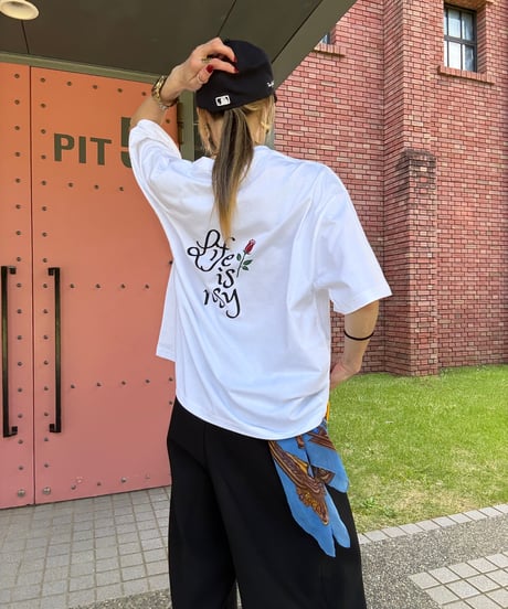 【しゅー撮影時着用のため特別価格】新品の t-shirts 『R🌹』Lサイズ
