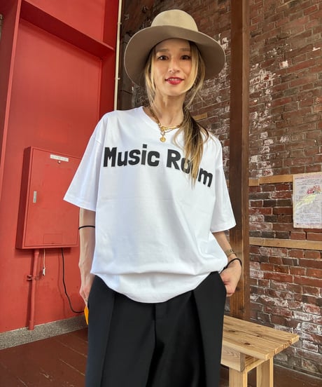 【しゅー撮影時着用のため特別価格】新品の t-shirts『Music🎶』