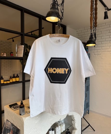 【しゅー撮影時着用のため特別価格】新品の t-shirts『HONEY🍯』Lサイズ