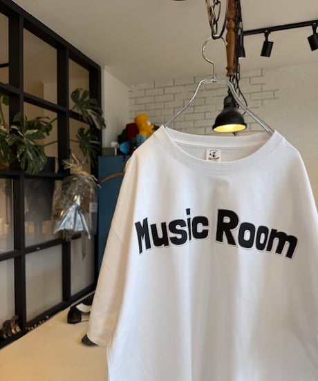 【しゅー撮影時着用のため特別価格】新品の t-shirts『Music🎶』