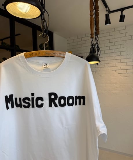 【しゅー撮影時着用のため特別価格】新品の t-shirts『Music🎶』
