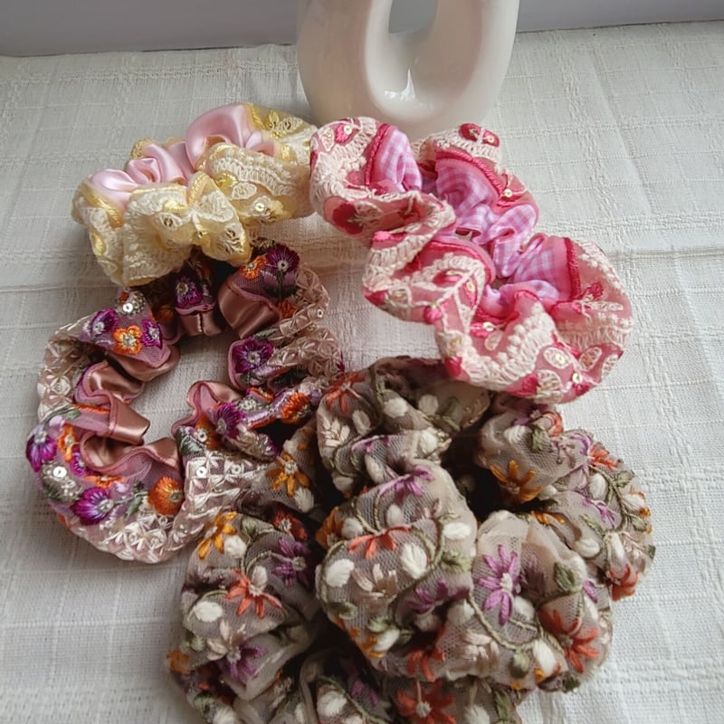 ハンドメイドシュシュM-4015♡桜ジョーゼット♡インド刺繍リボン付