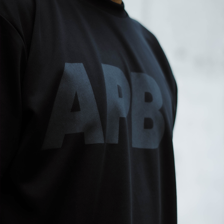 【予約販売】APB ビッグロゴTシャツ　ブラック×ブラック