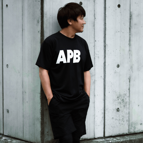【予約販売】APB ビッグロゴTシャツ　ブラック×ホワイト