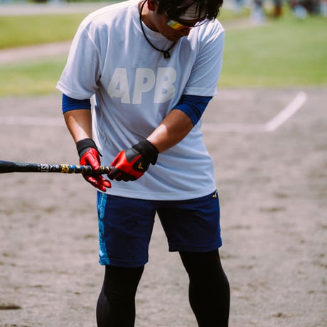 【予約販売】APB ビッグロゴTシャツ　ホワイト×ホワイト