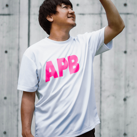 【予約販売】APB ビッグロゴTシャツ　ホワイト×ピンク