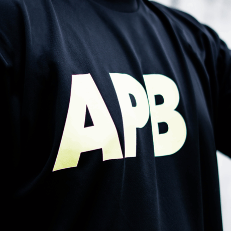 【予約販売】APB ビッグロゴTシャツ　ブラック×アイボリー