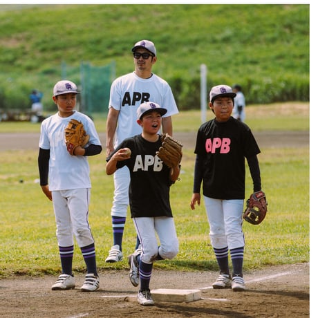 【予約販売】Jrサイズ APB ビッグロゴTシャツ　ブラック×アイボリー