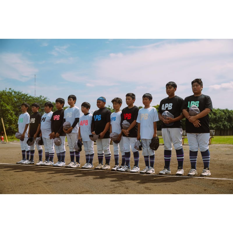 予約販売】Jrサイズ APB ビッグロゴTシャツ ブラック×ホワイト