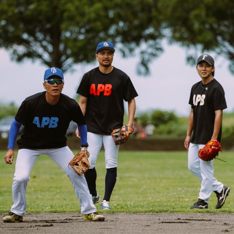 【予約販売】APB ビッグロゴTシャツ　ブラック×アイボリー
