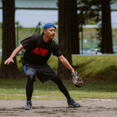 【予約販売】APB ビッグロゴTシャツ　ブラック×レッド