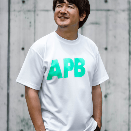 【予約販売】APB ビッグロゴTシャツ　ホワイト×グリーン