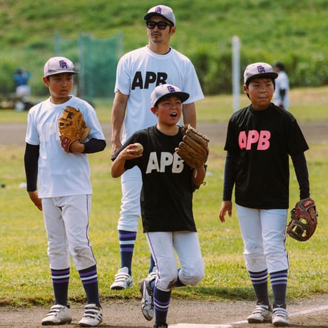【予約販売】Jrサイズ APB ビッグロゴTシャツ　ホワイト×ブラック