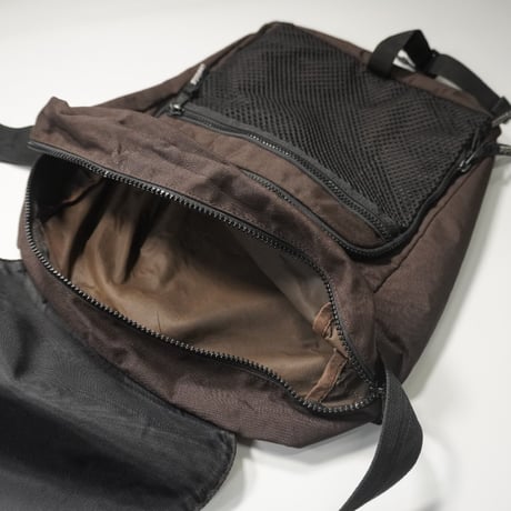90s-00s "invicta" shoulder bag