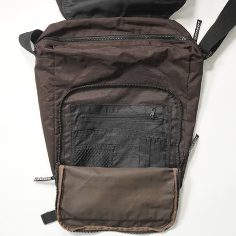 90s-00s "invicta" shoulder bag